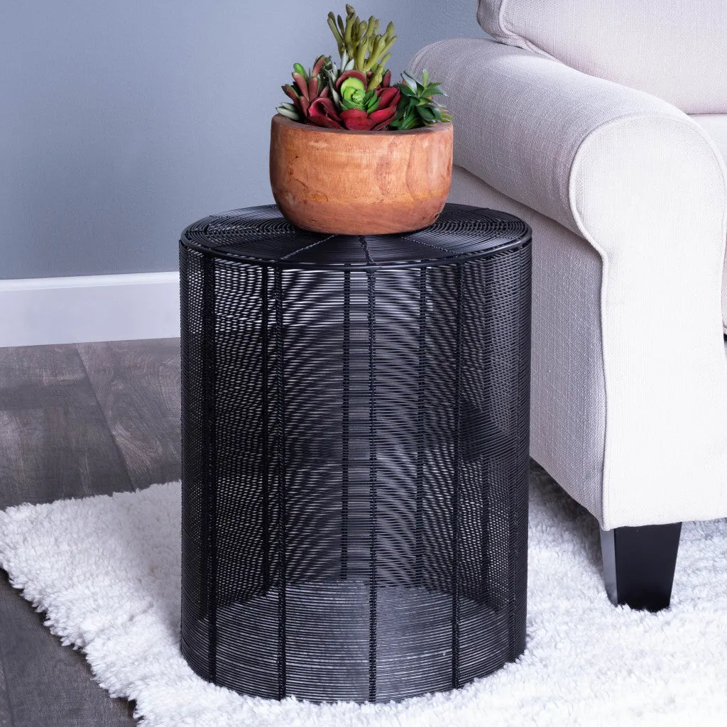 18" Black Round Wire End End Table By Homeroots